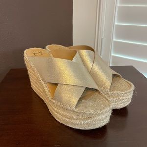 Marc Fisher Soft gold metallic wedge sz 8.5
